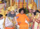 14. The boys pose for the coveted group photograph with Swami